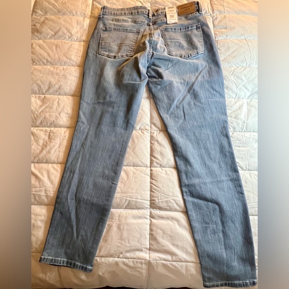 NWT Levi Mid rise skinny. Light wash blue. Women’s size 10. - Picture 4 of 7